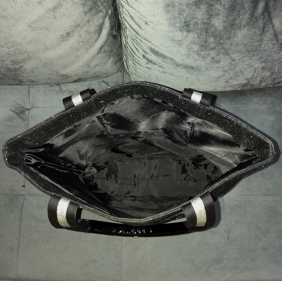 NWT VICTORIA'S SECRET BUNDLE BLACK GLITTERY TOTE & RED & BLACK LEATHER WEEKENDER - Picture 14 of 16